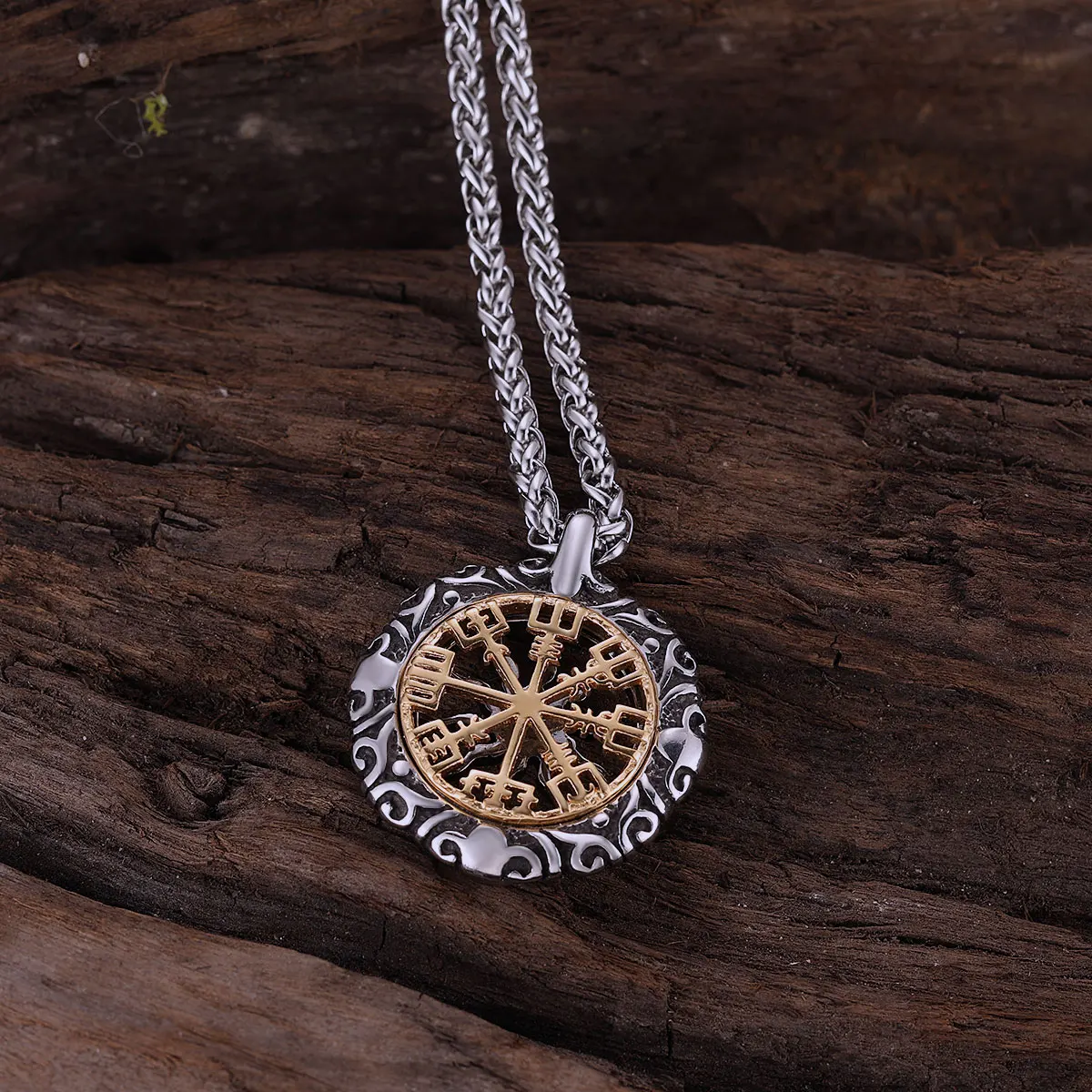 Vintage Hollow Viking Compass Vegvisir Necklace Stainless Steel Creative Design Men Women Fashion Nordic Amulet for Boyfriend
