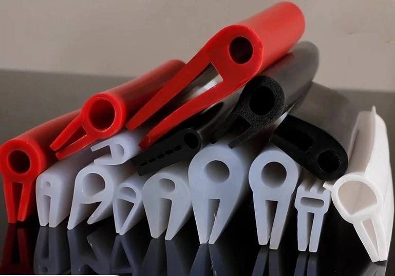 High temperature resistant U-shaped silicone sealing strip, anti-collision and waterproof top foam electrical cabinet box strip