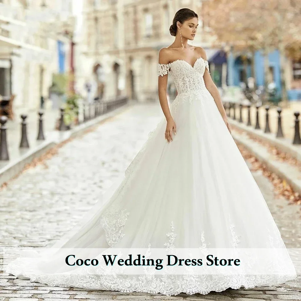 Robe de mariée de luxe en dentelle, épaules dénudées, personnalisée, robe de bal de princesse froncée, élégante, style Boho, pour femmes