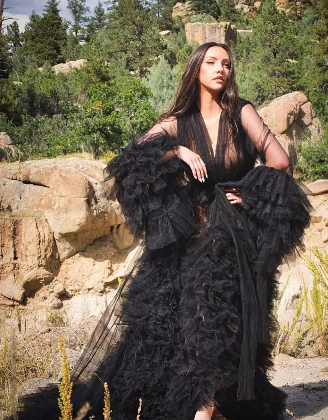 Sexy Fashion Black Ruffles Tulle Robes with Belt Open Front Puffy Long Sleeve Tiered Tulle Brides Dressing Gown Photoshoot Gown