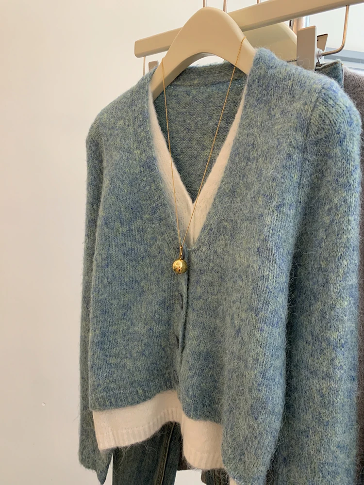 เสื้อคาร์ดิแกนผู้หญิงสไตล์เกาหลี รุ่น Zjaiss ดีไซน์หลวมแบบสองชิ้นในตัวเดียว ปี 2026 คอวี ถักนิตติ้ง สวยหรู ทันสมัย เหมาะสำหรับฤดูใบไม้ผลิและฤดูใบไม้ร่วง สีเทา สไตล์ลำลอง