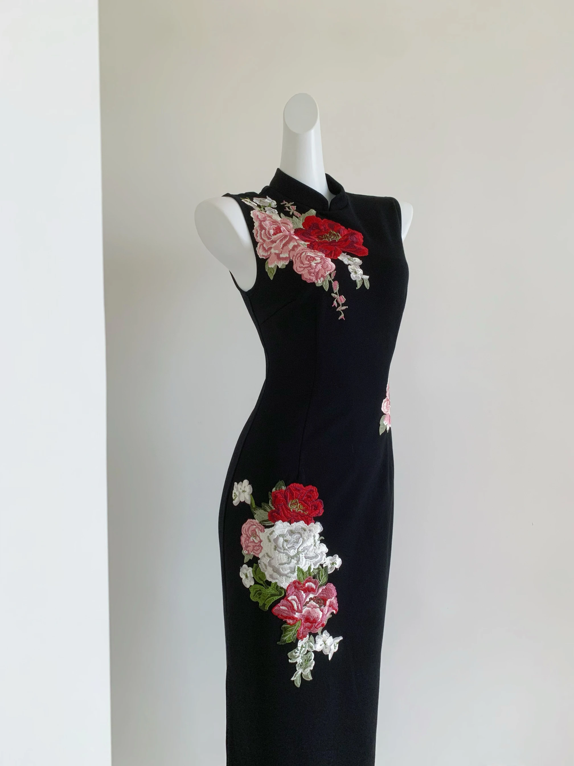 ele-vintage-chinese-sle-reformed-women's-design-heavy-embroidery-slimming-fit-dr-breathable-low-slit