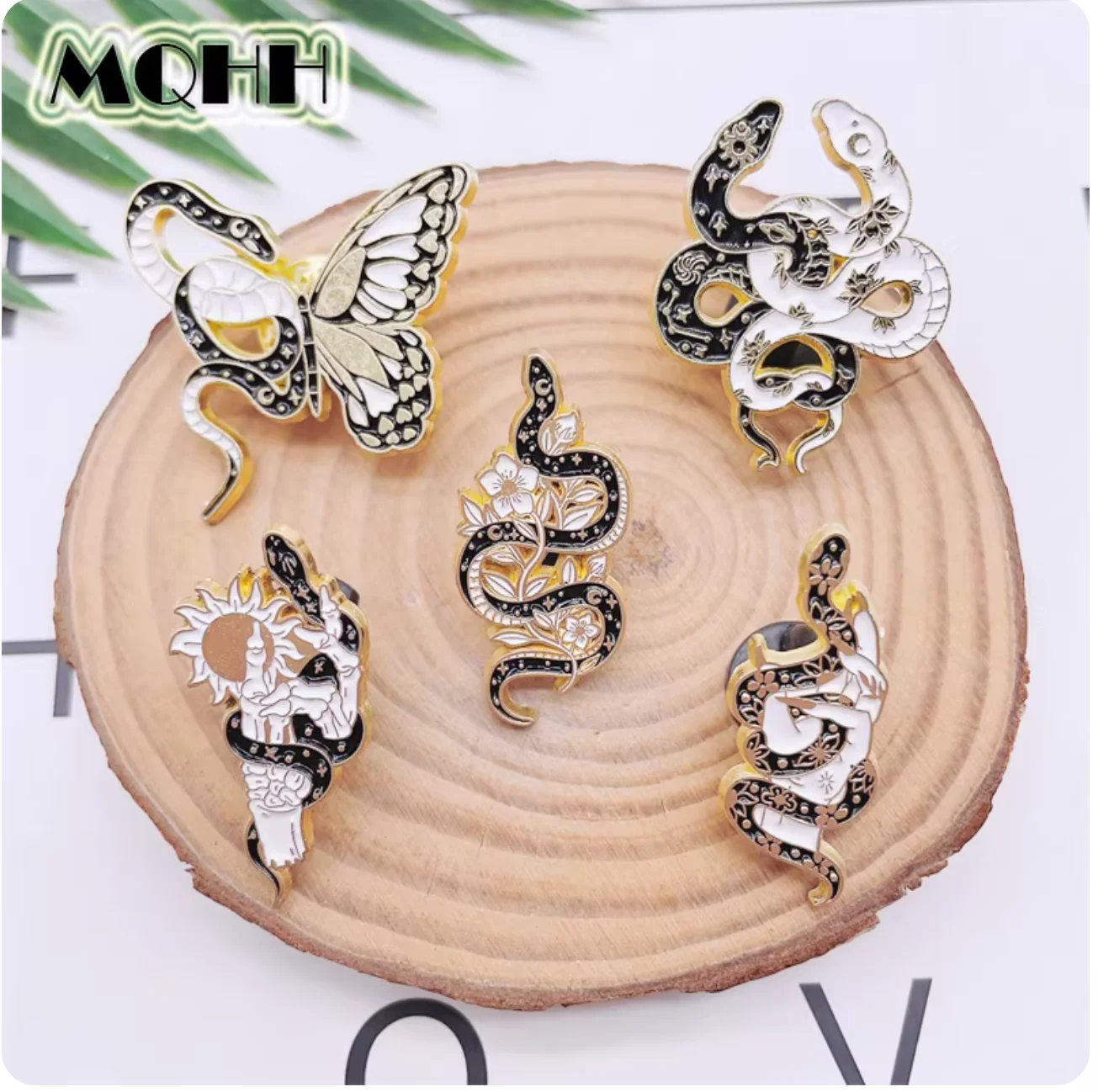 Creative animal golden snake brooch Sun Butterfly flower black and white snake alloy badge punk jewelry