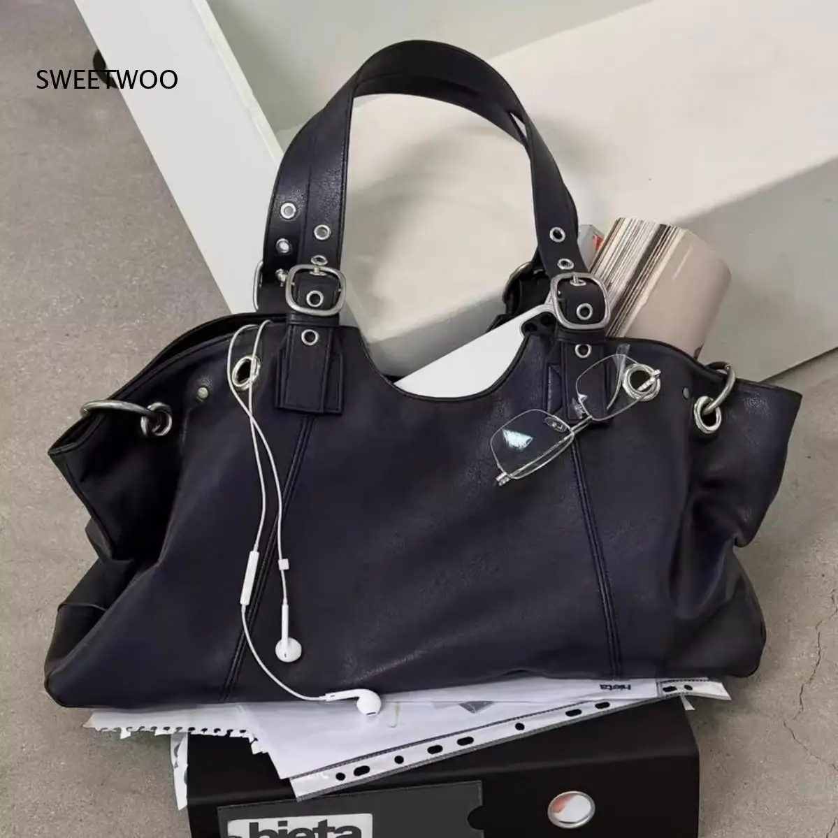 

Y2K Denim Oversized Tote Bag Metal Eyelet Adjustable Handles Leopard Print Mini Pouch & Cocktail Charm
