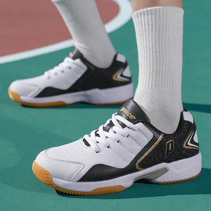 Sepatu Bulu Tangkis Pria Kulit Profesional Sepatu Latihan Anti Selip Pasangan Sepatu Tenis Wanita Ringan Sepatu Olahraga Bola Voli