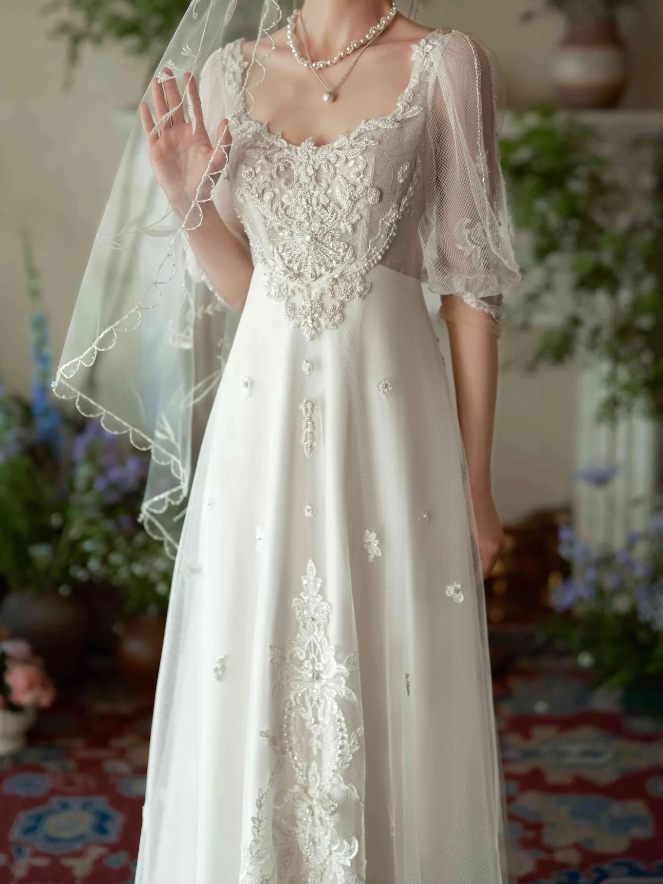 

Elegant V-Neck Appliquins Backless Pleat A-Line Bride Wedding Dresses Bridal Gowns Customized