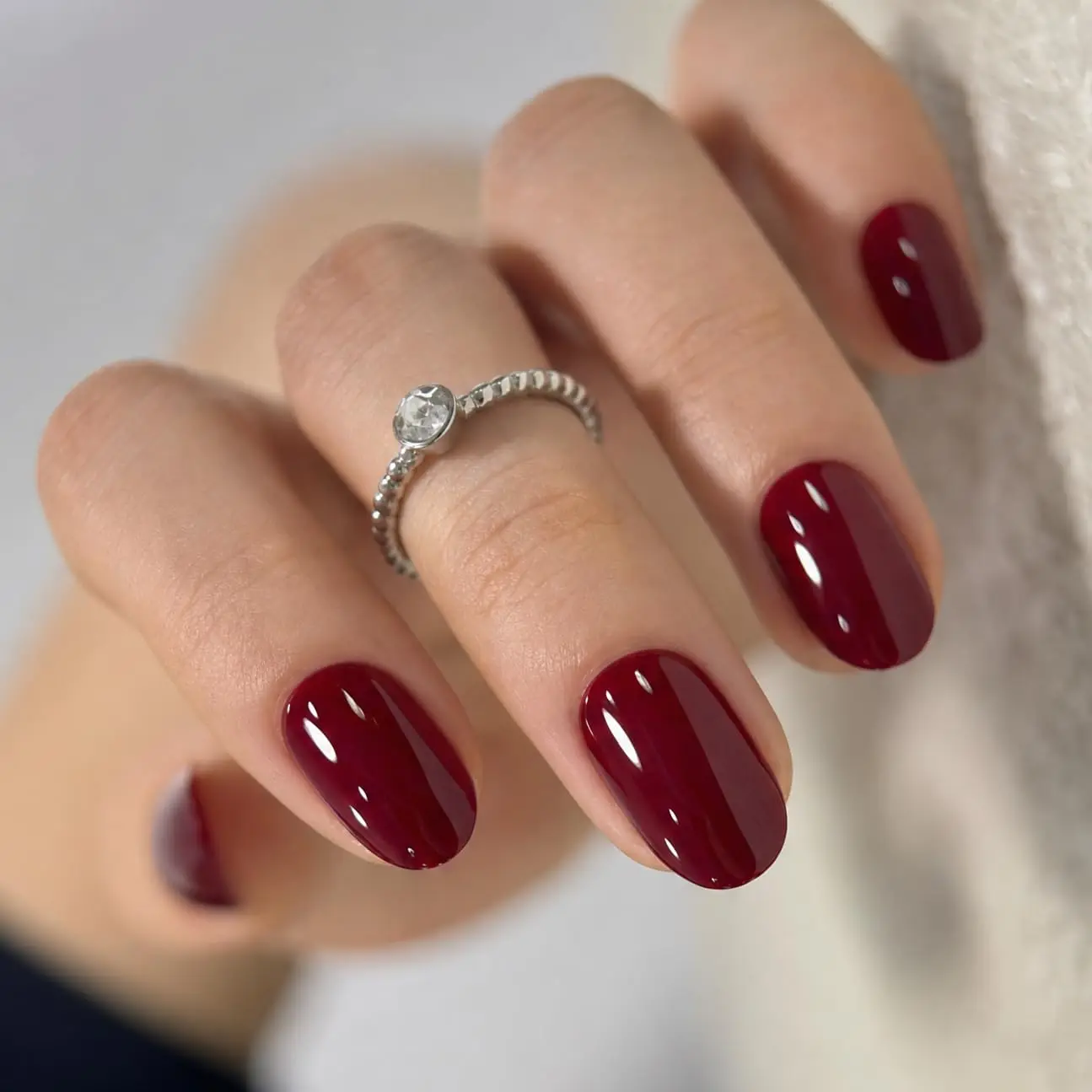 

30PCS Oval Press On Nails Classic Red Full Cover Soft Gel Fake Nails with Glue Kit for Christmas Party