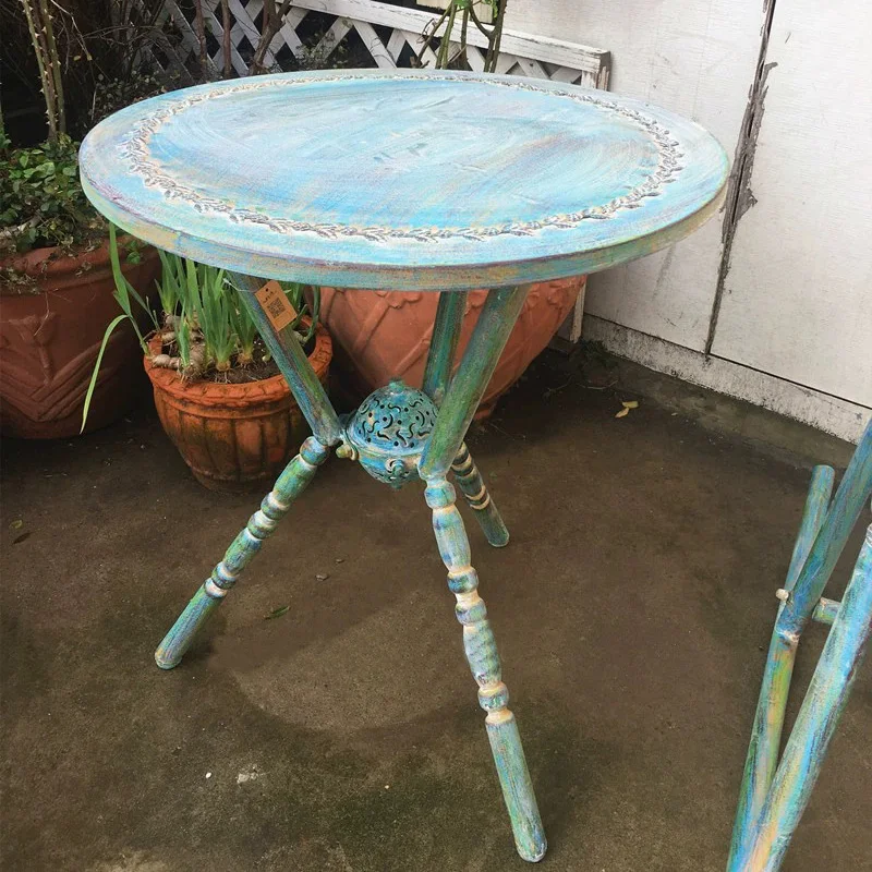 Vintage-Style Round Iron Side Table: Perfect for Garden, Patio, and Home Decor