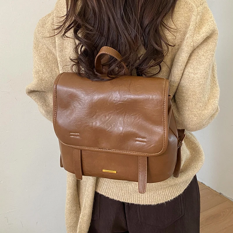 

2026 женский коричневый рюкзак из мягкой кожи в стиле ретро, модная повседневная маленькая сумка на плечо для ежедневных поездок, модная женская стильная сумка