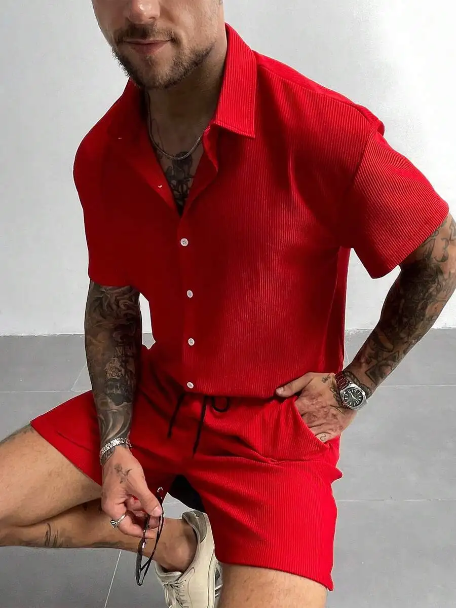 Conjunto Casual de 2 Piezas para Hombre GloMan, Rojo Texturizado, Camisa de Manga Corta Holgada con Cierre de Botones, Pantalones Cortos con Cordón Ajustable