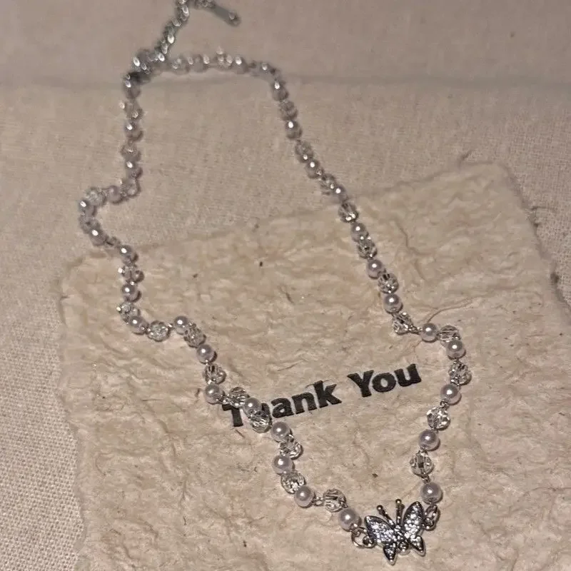 

Изысканное ожерелье с бабочкой из хрустальных жемчужин для женщин, модный персонализированный повседневный аксессуар, украшение для вечеринки, подарок на день рождения