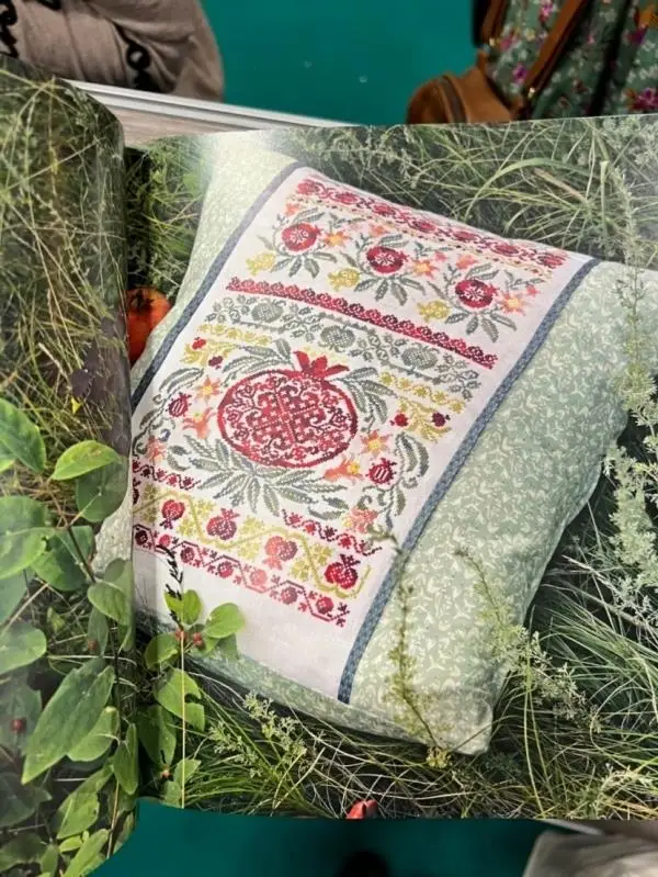 Top Quality Lovely Hot Selling Counted Cross Stitch Kit DIY needle work for home fun Pomegranate Flower Pillow 34-51