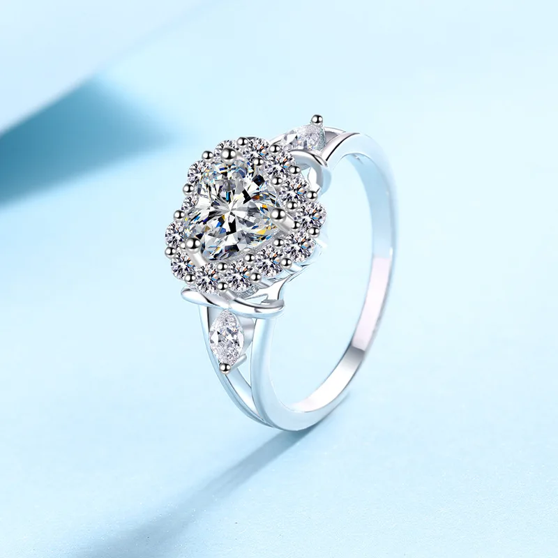 1ct Heart Bouquet Moissanite Ring for Women PT950 Platinum Fashionable Jewelry Accessory for Dating And Commute
