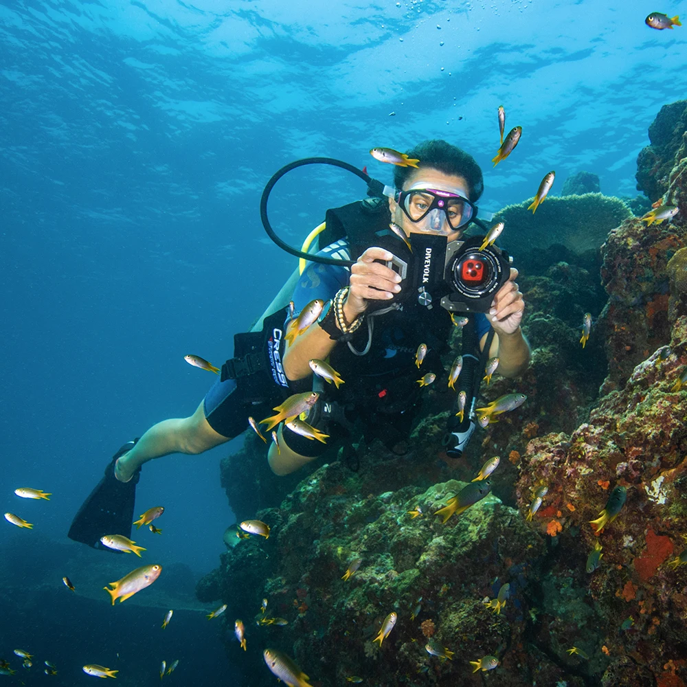 DIVEVOLK SeaTouch 4 MAX Plus  Kit with 0.6X Wide Angle Lens for iPhone and Android Smartphone