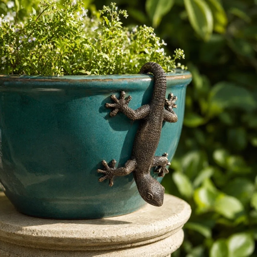 Potted Plant Partner Bronze Gecko Garden Decoration Hanging Decor Gecko Dog Climbing Garden Statue Resin Dog