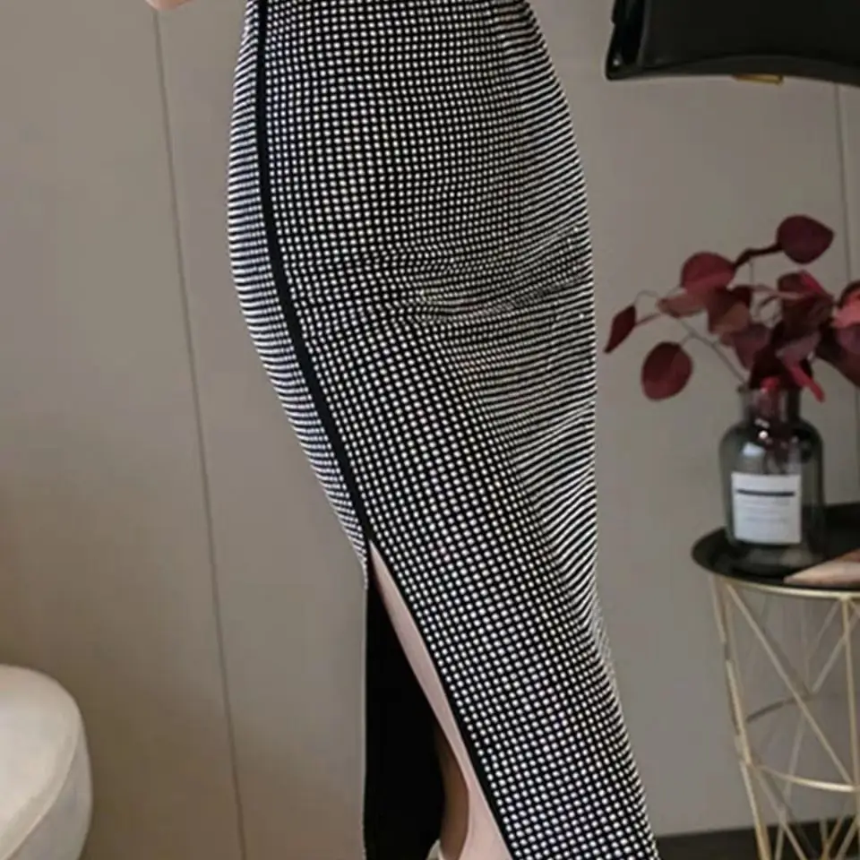 diamond-encrusted half-body shiny hip skirt 2025 popular women's clothing new medium-length A-shaped one-step skirt
