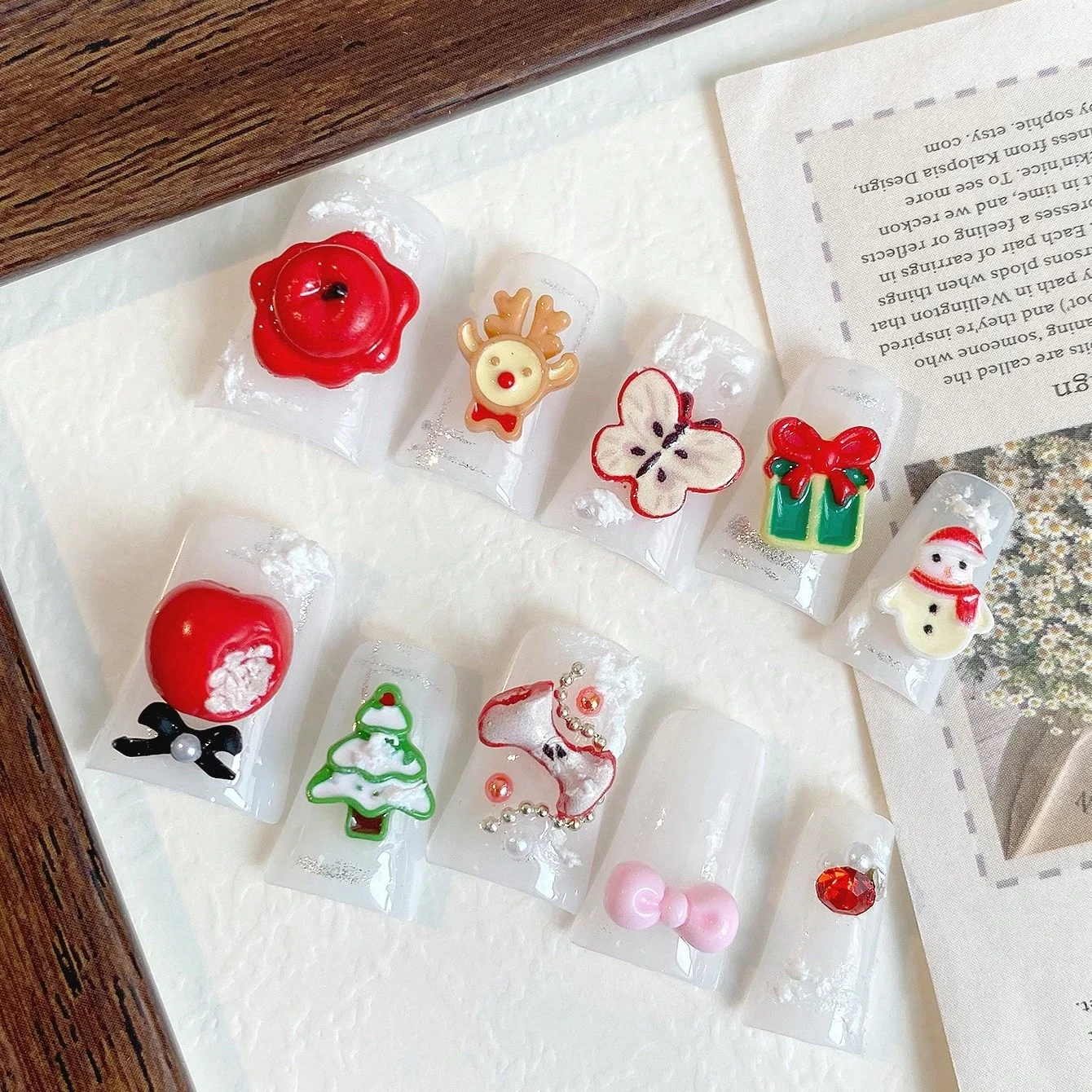 10 handmade pressed duckbill shaped nails, beautiful fake nails, white background Christmas Eve apple tree, suitable for women