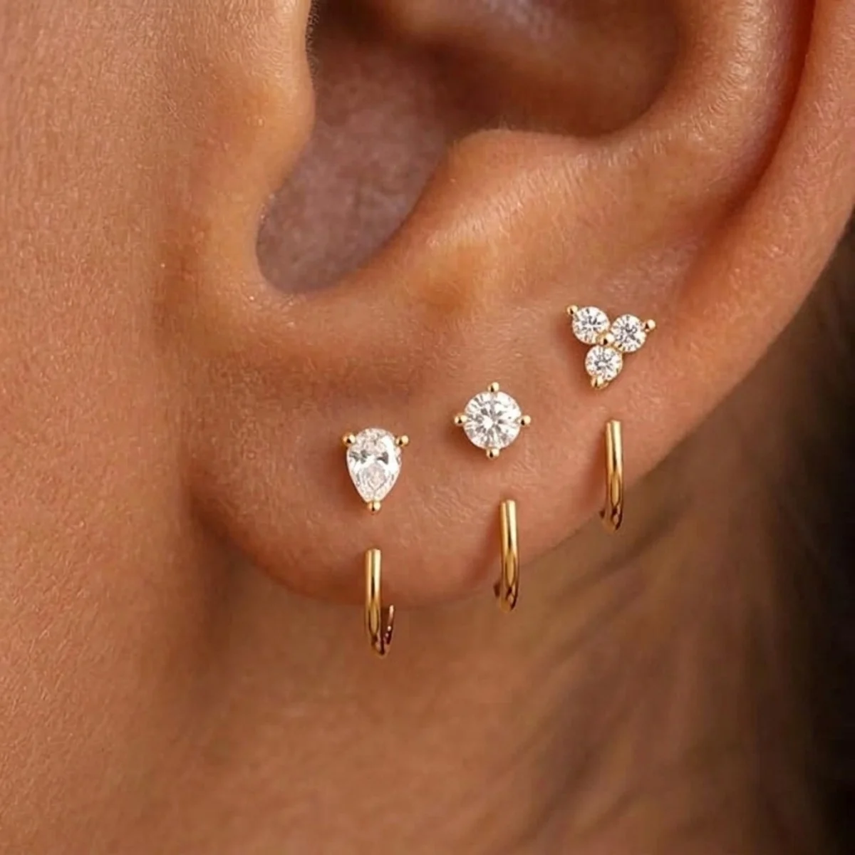 3 Stück/Set, glänzende Zirkonia-Blumen-Ohrringe in runder Tropfenform für Damen, minimalistische, kleine Tropfen-Ohrringe mit Schleifenmuster, stapelbare Ohrringe, Schmuck. – Detail 4