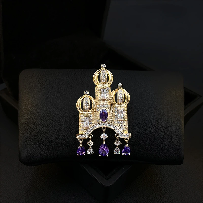 

Purple Castle Brooch High-End Women Suit Accessories Unique Neckline All-Match Corsage Decorative Pin Rhinestone Jewelry Gifts