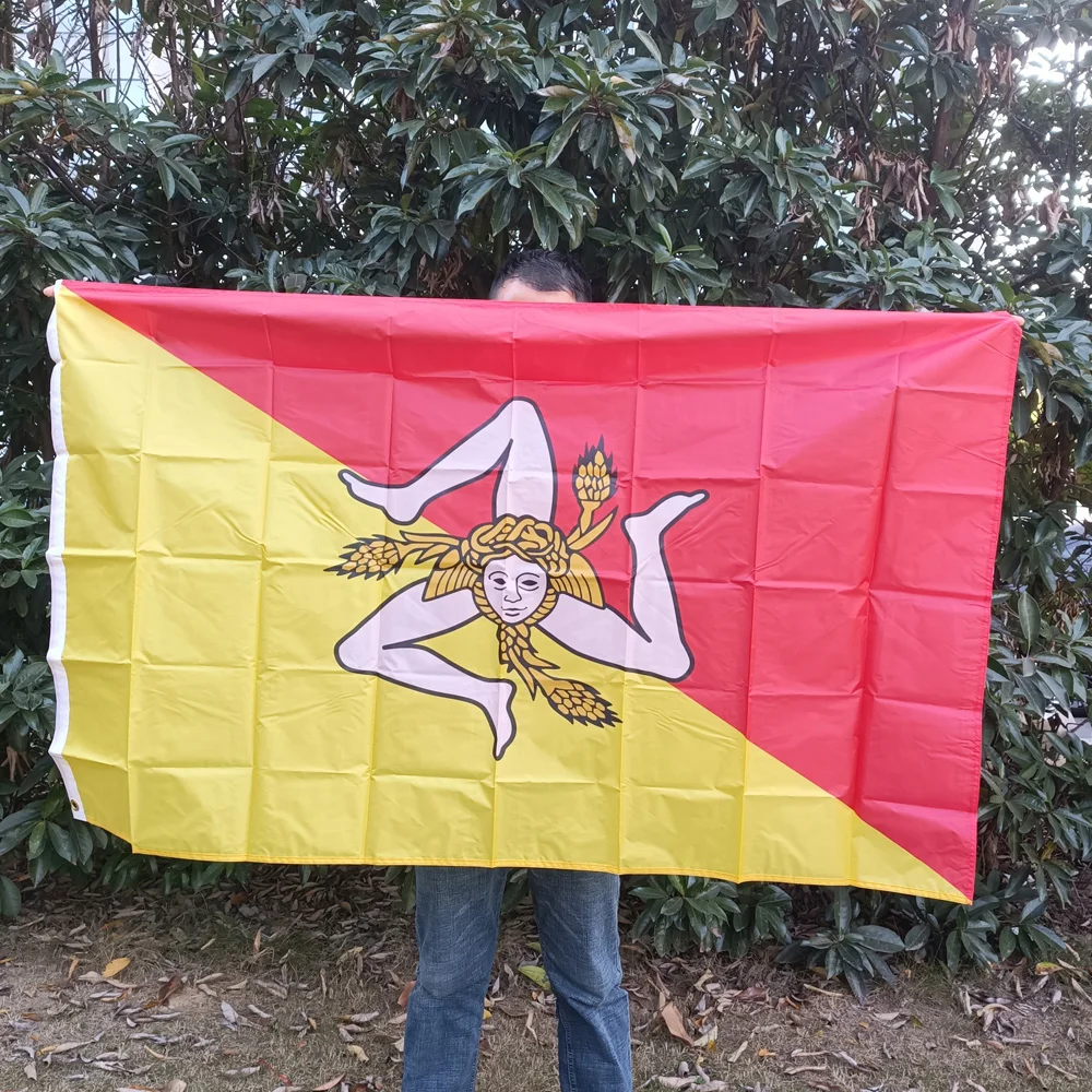 90x150 cm Bandiera della Sicilia 3x5ft Bandiere e striscioni siciliani della Sicilia Italia Trinacria Simbolo Bandiera della Sicilia per la decorazione