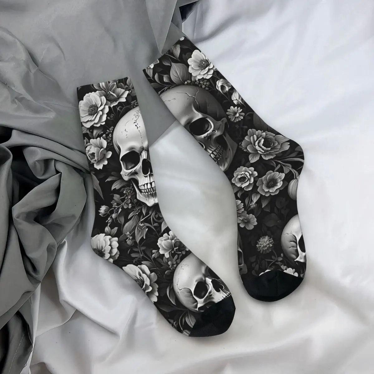 

All Seasons Crew Stockings Dark Beautiful Goth Skull And Flower Socks Casual Long Socks for Men Women Valentine's Day Gifts