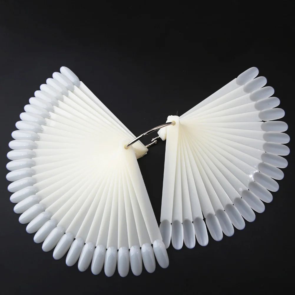 2 セットの尖ったネイルカラーディスプレイチャート扇形の耐久性のあるネイルアート練習用ポリッシュスティックペディキュア用