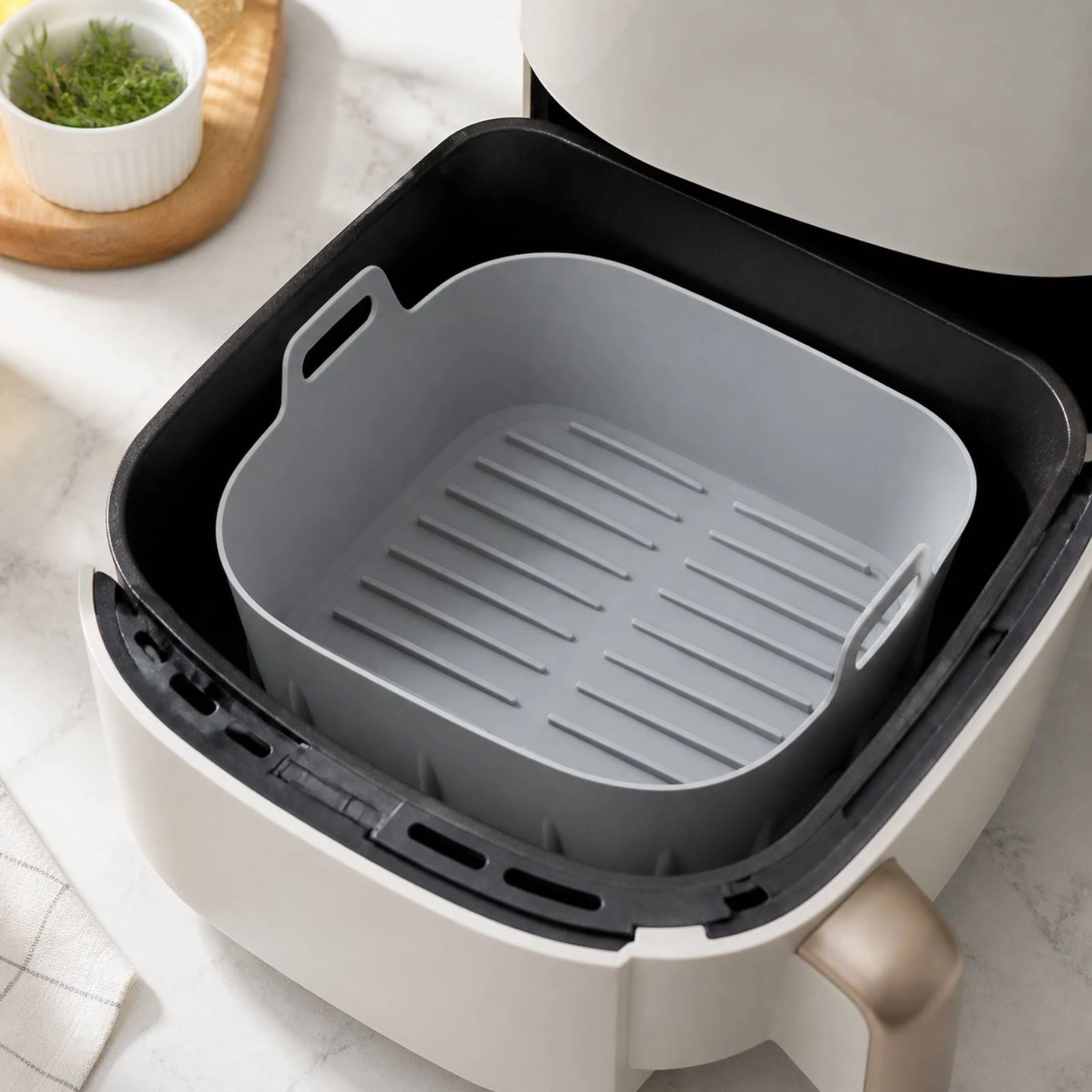 Silicone Air Fryer Liner with Handles Flexible Reusable Air Fryer Silicone Liner Long-Lasting Oil-Proof for Roasting Vegetables