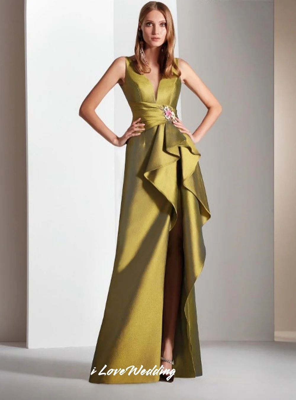 

Olive Green V-Neck Prom Dresses 2025 Satin Sleeveless A-Line Pleat Side Split Flower Floor-Length Wedding Guest Dress Customized