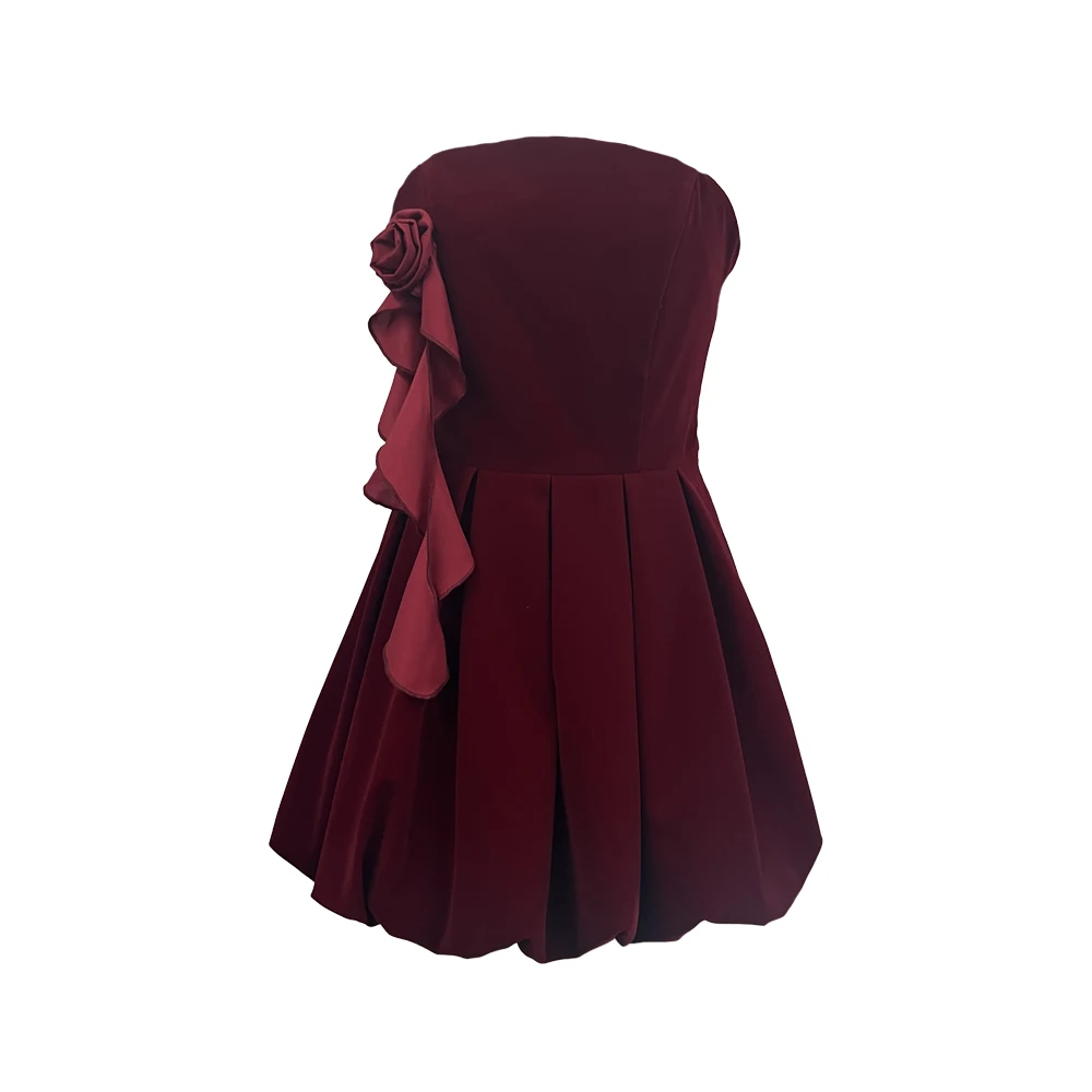 This elegant wine red strapless three-dimensional flower dress for ladies in autumn and winter is a short, cinched waist dress
