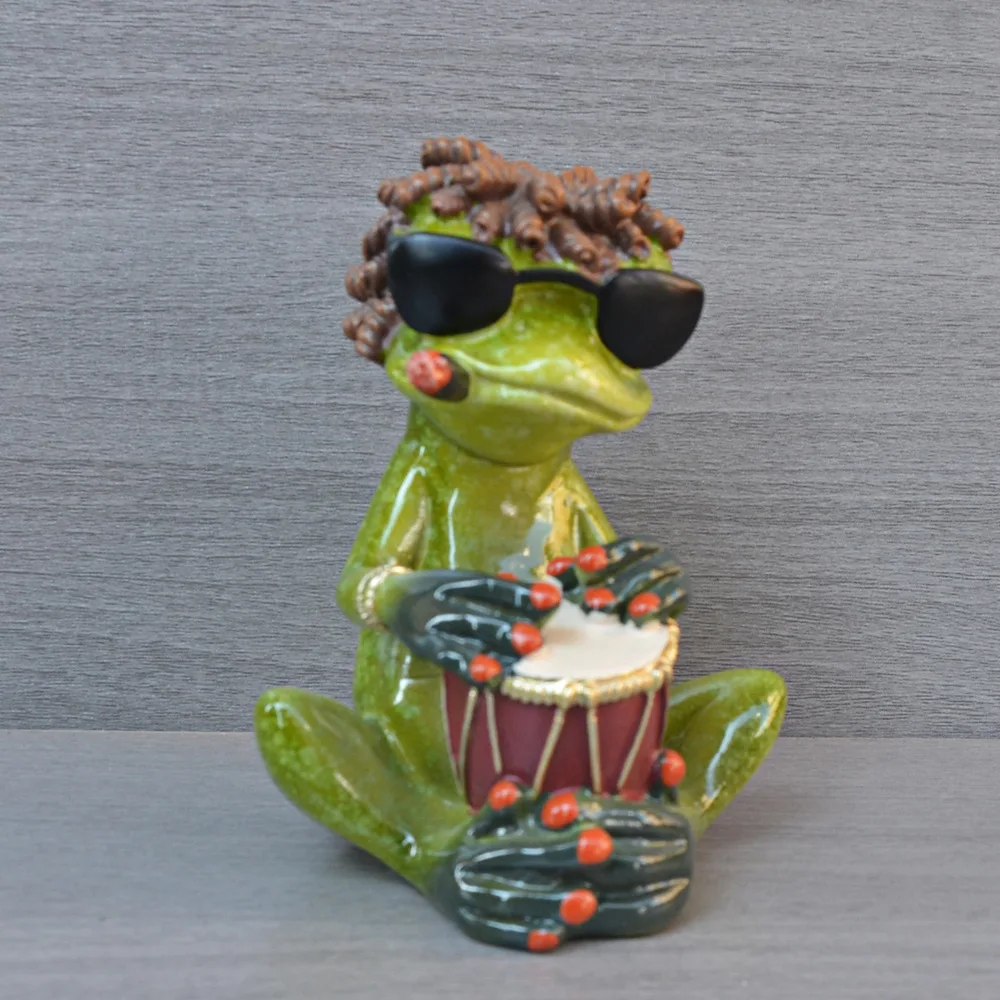 Creative Wandering Singer Frog Statue Hip Hop Style Resin Animal Figurine Home Decoration Living Room Bedroom Bathroom Ornament
