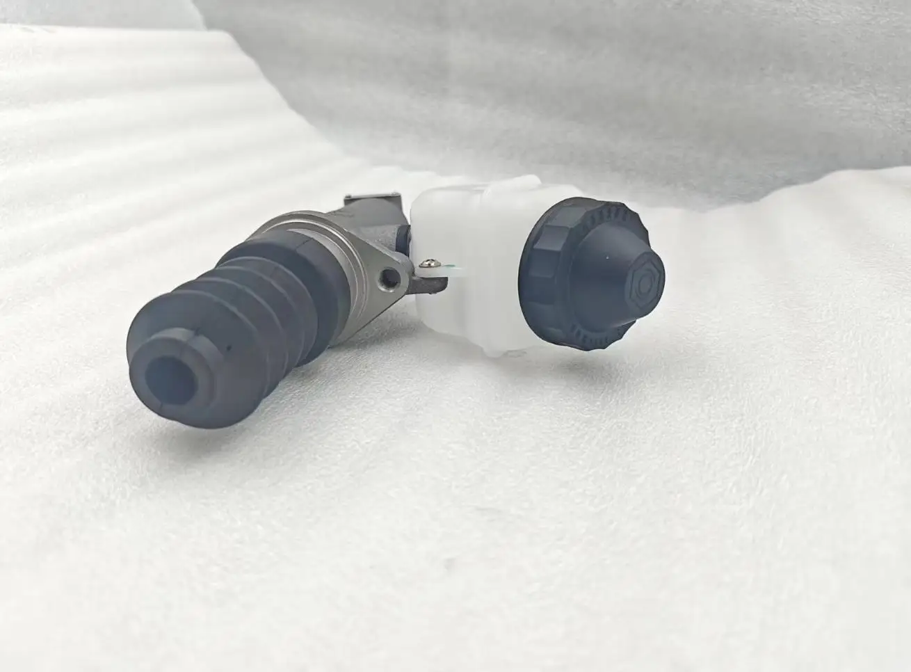 Original WG9925230540 WG9925230520 Sinotruk Sitrak Howo T7H Heavy Truck Clutch System Spare Parts Clutch Master Cylinder