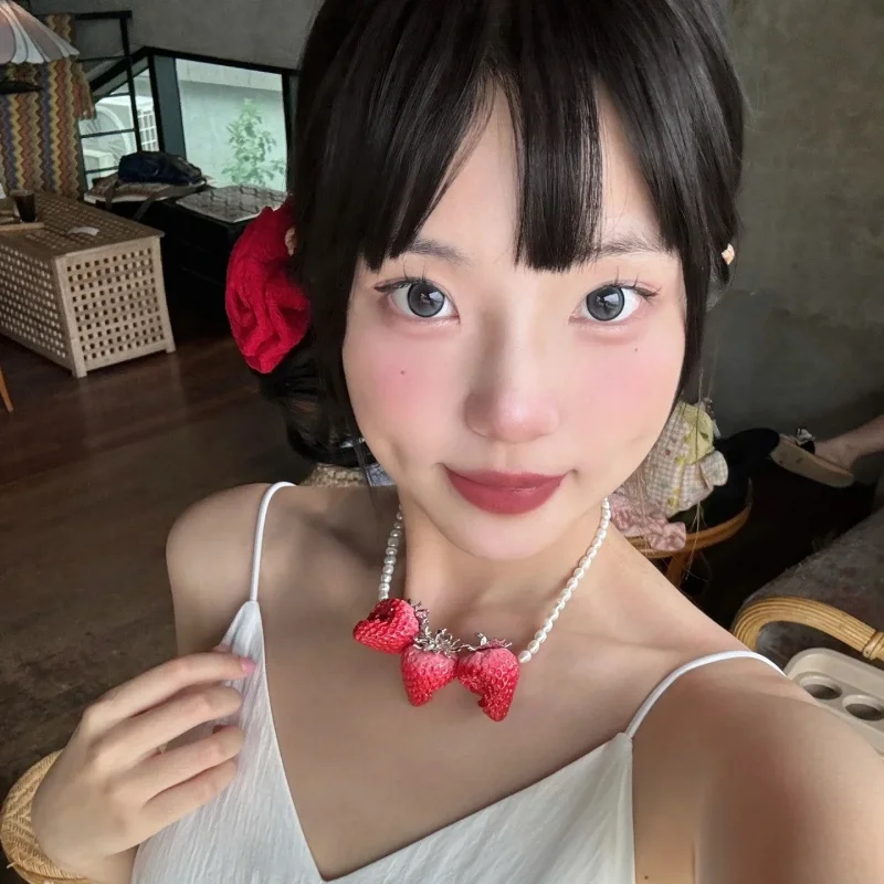 

Three strawberry necklaces, female pearls, sweet and exaggerated unique personality collarbone chain