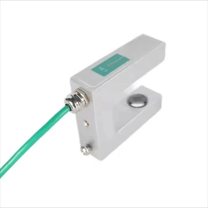 Solution for Precise Edge Detection in Material Rewinding Smart Vision Detection