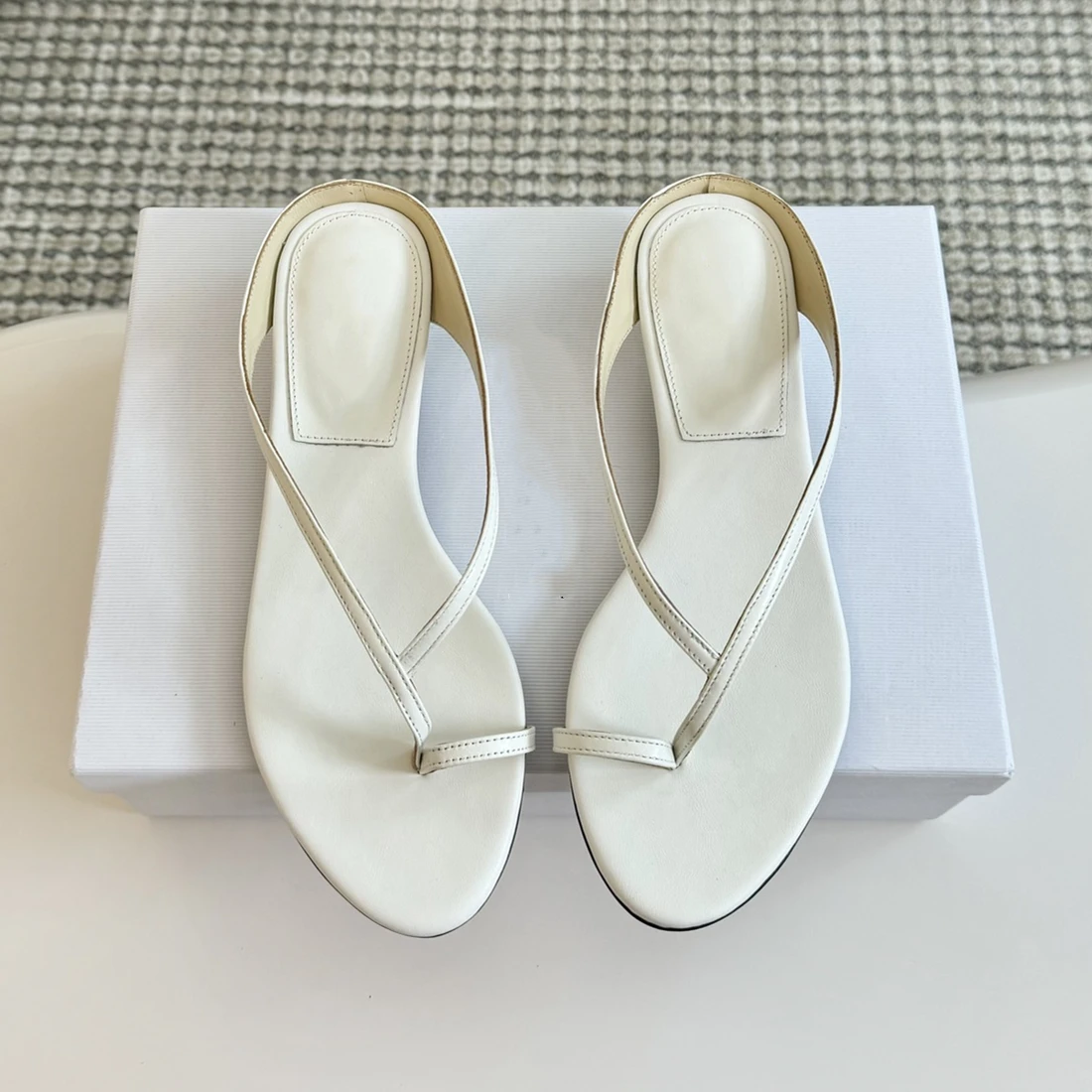

2024 Women Summer Outside Beach Casual Slides Women sandals leather material Solid color Comfortable Soft