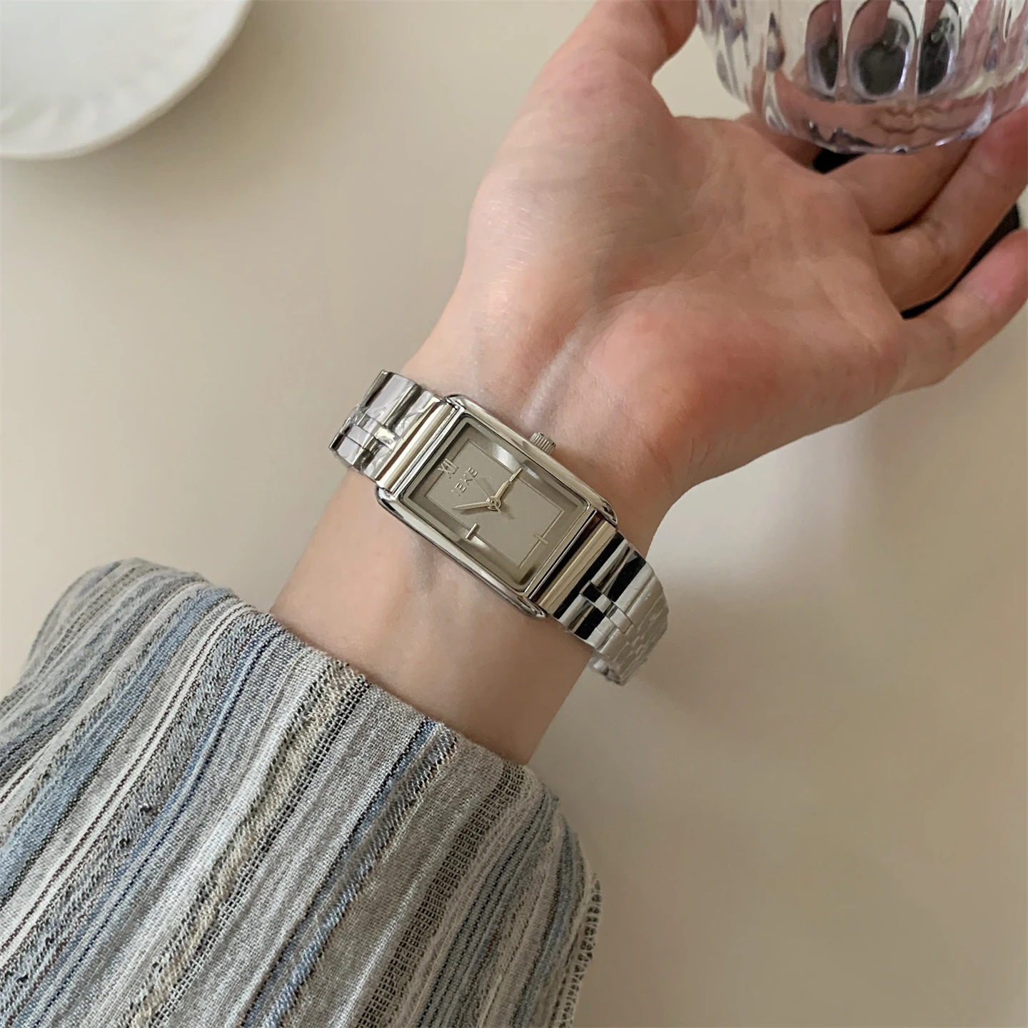 

Retro Korean version ins light luxury literary rectangular watch women's fashion high value exquisite small women's watch
