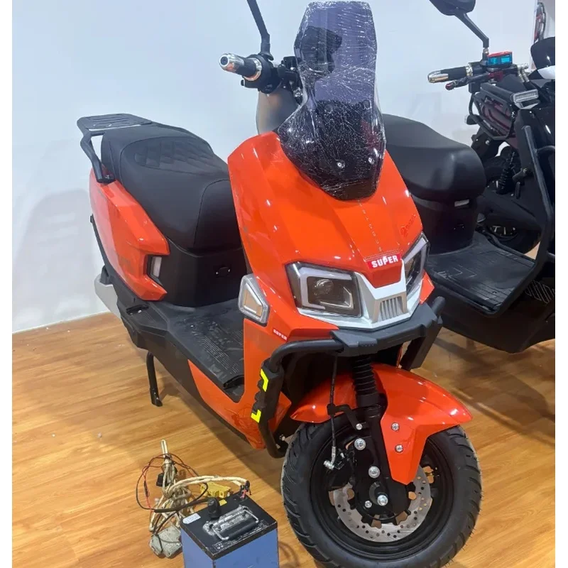 2025 New Ultra-Long Power Motorcycle That Can Be Used City Riding and Traveling