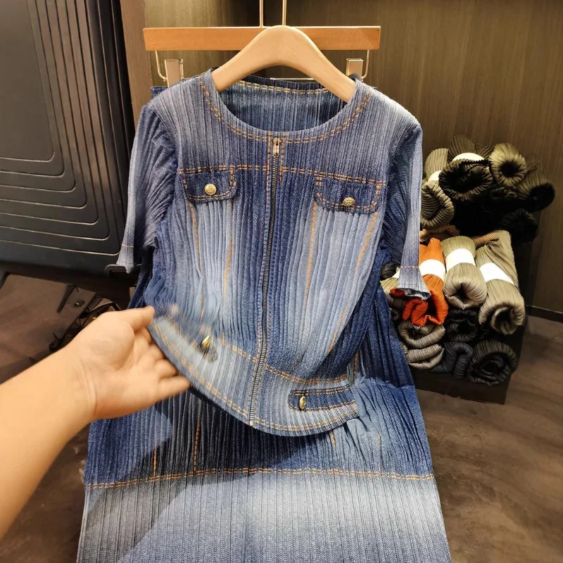 

Miyake Pleated Skirt Set Vintage Denim Colour Set 2025 Summer New Gradient Short Sleeve Top+Elastic Waist Skirt Two Piece Set
