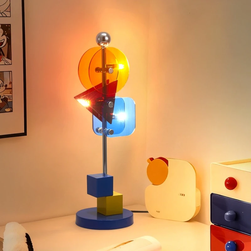 

Настольная лампа Современный минималистичный креативный прикроватный светильник для спальни в скандинавском стиле, украшение для учебы, атмосфера, настольная лампа