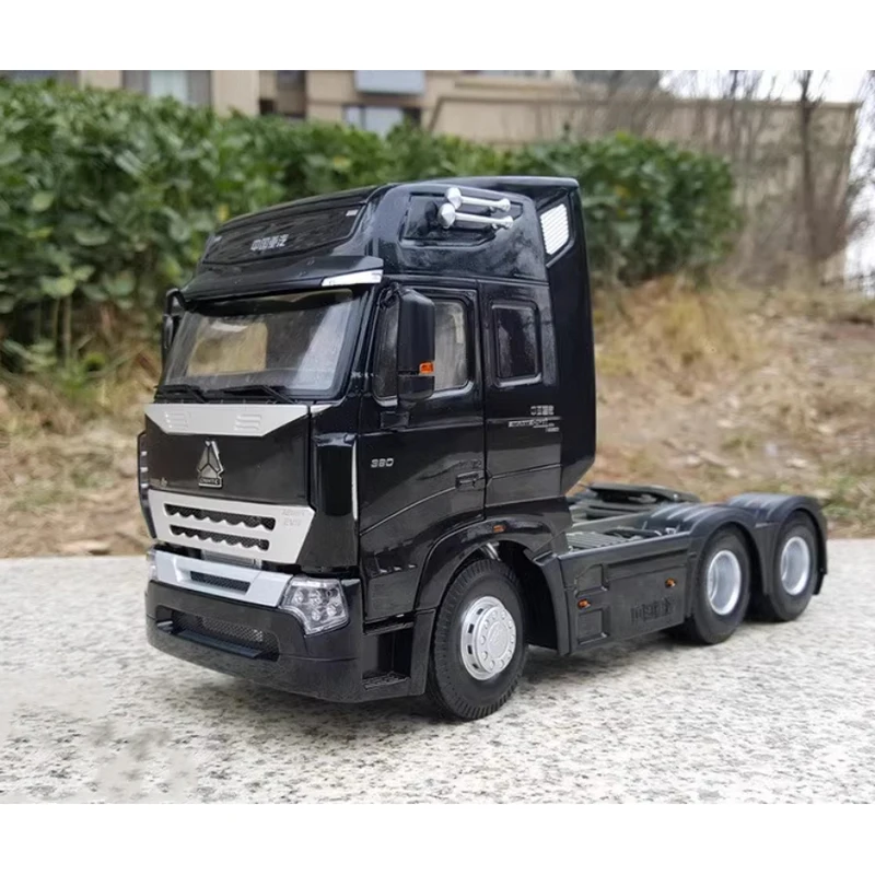 Diecast 1:24 Heavy Duty Truck HOWO A7 Tractor Towing Truck Black Alloy Engineering Model Simulation Collection Gift Toy Display