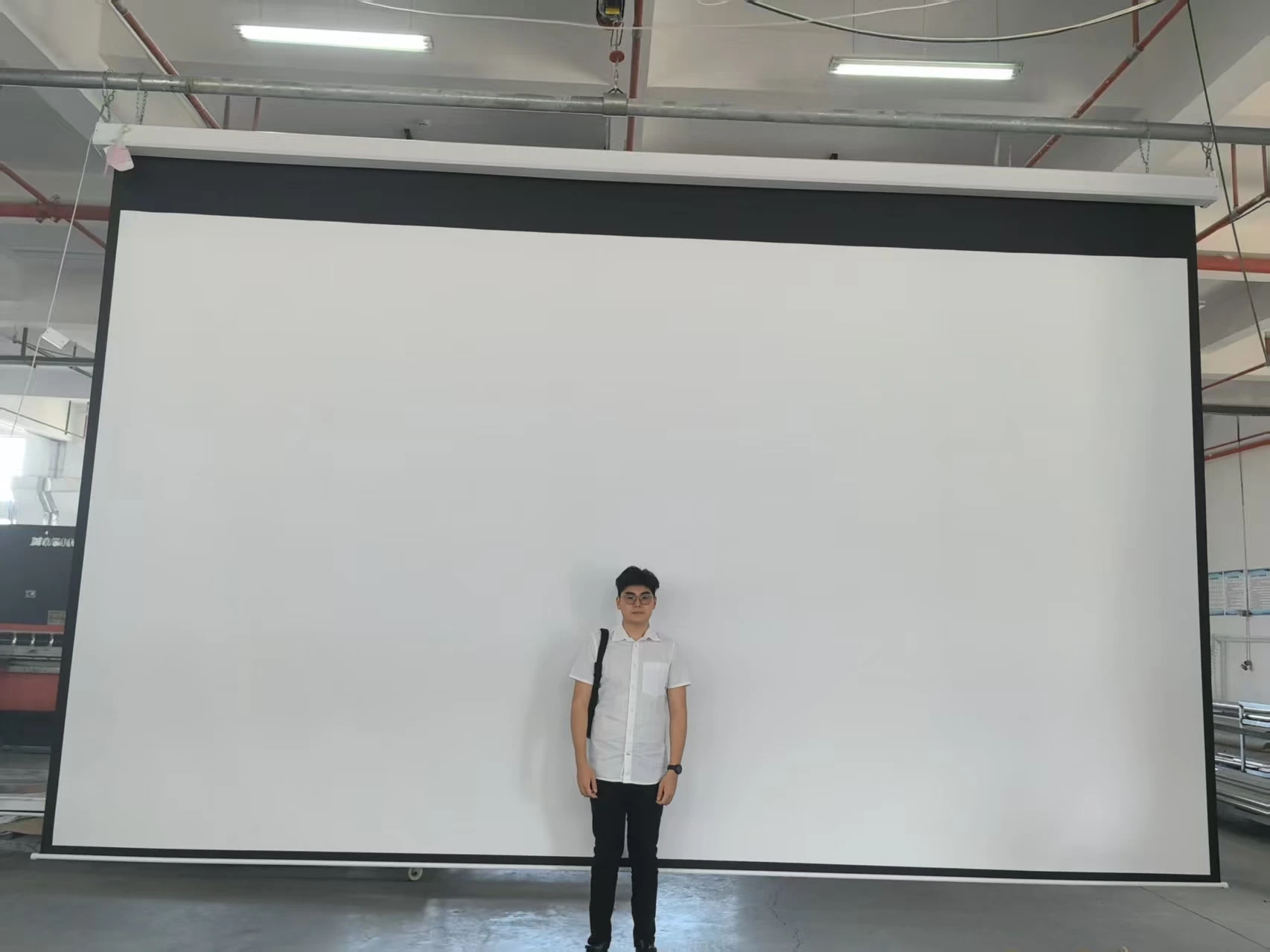 Factory Wholesale Projection Screen 180 Inch 16:9 Remote Control Projector Screen for Home Theater School Meeting Room
