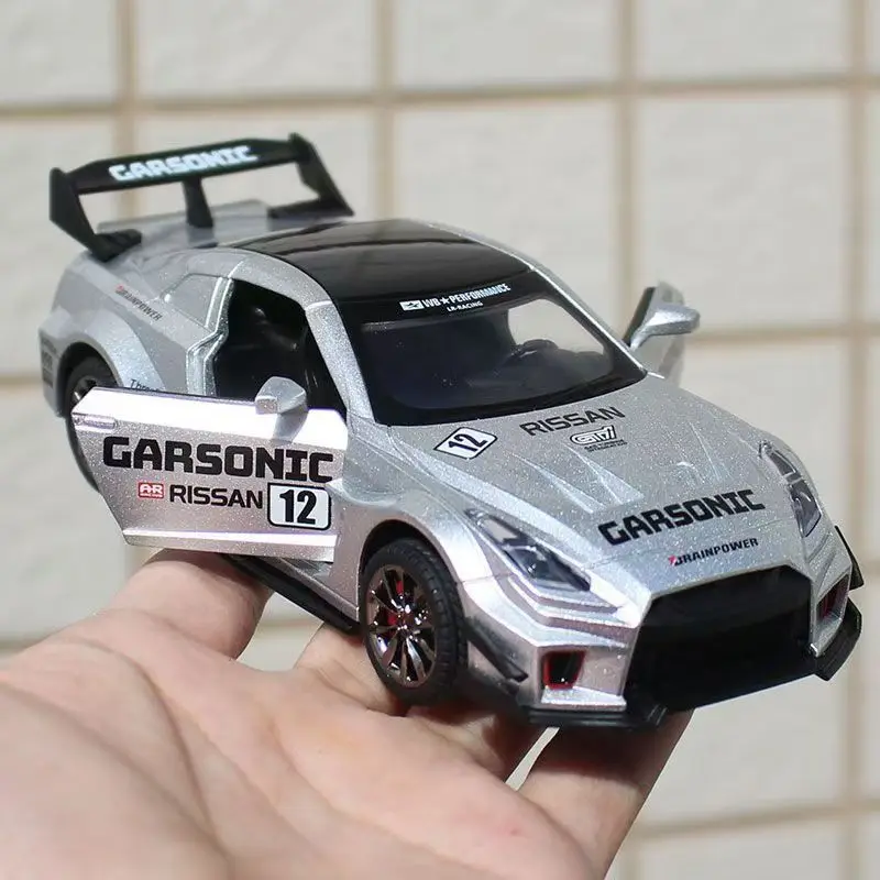 

Модель спортивного автомобиля GTR из сплава, масштаб 1:32, с функцией отката, звуком и светом, настольное украшение для офиса, игрушка для мальчика