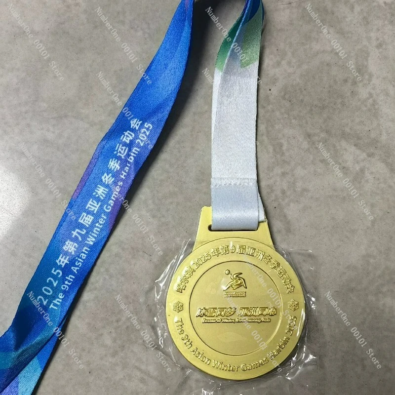 

Олімпійские зимние игры Золотая медаль Серебряная медаль Бронзовый сувенир Соревновательные игры в одном стиле