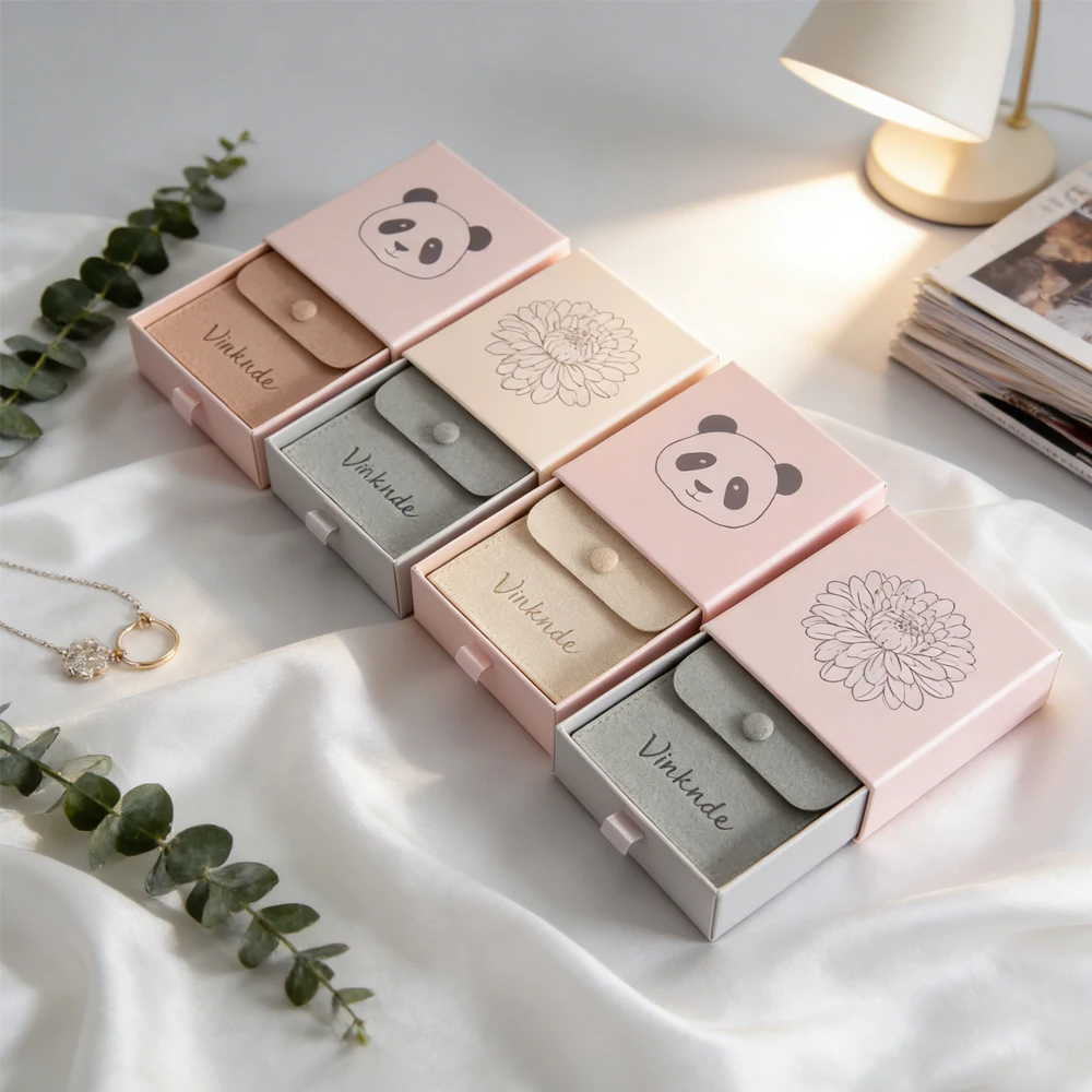 

100 шт. розовых бумажных коробок для упаковки ювелирных изделий с индивидуальным логотипом: для колец, браслетов, серег, ожерелий, а также пакеты-футляры для украшений