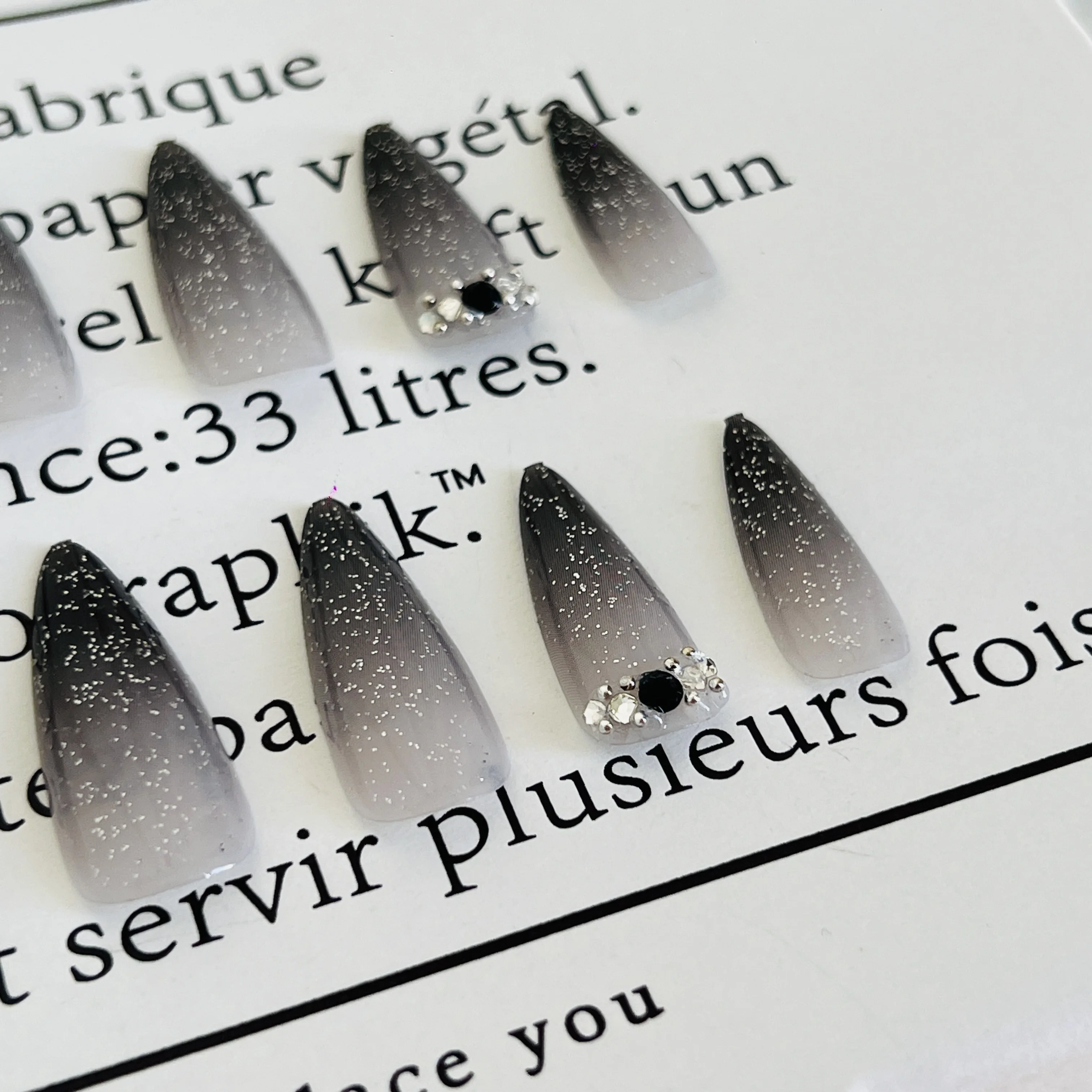 

Y2K Cool Dark Gradient Color Wearable Nails Unique Popping Glitter Mid-Length Set Of Removable Nails In Different Sizes