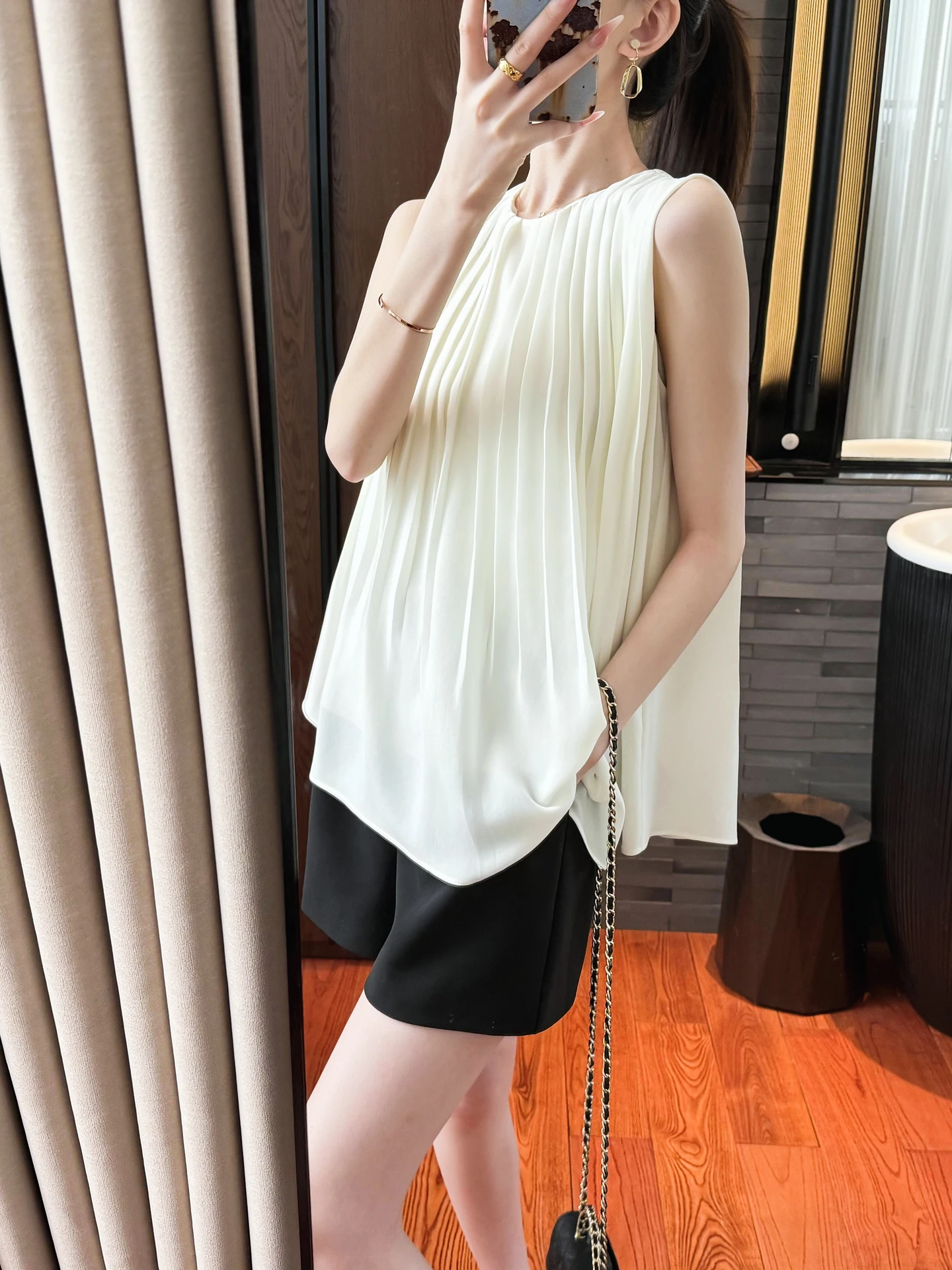 

You See Women's Gentle Yet Powerful High-End Feeling Refreing Breathable round Ne Pleated Svel Vest Small irt