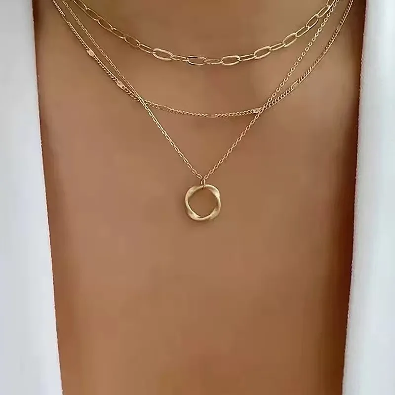 Fashionable cross-border new jewelry design round circle pendant necklace, exaggerated multi-layer versatile necklace.