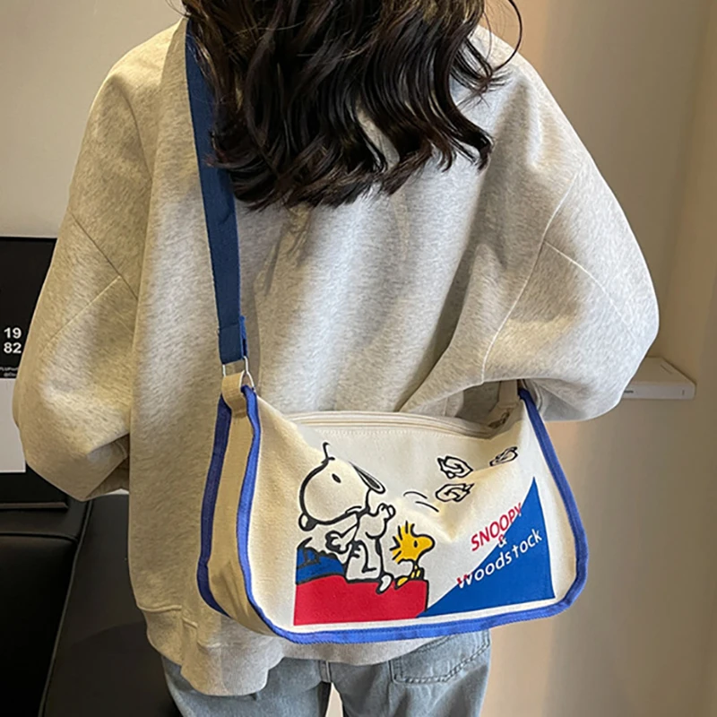 MINISO Disney Serie Cartoon Canvas Bag Large Capacity Handbag Snoopy Shoulder Bag Women Crossbody Bag Adjustable Shoulder Straps