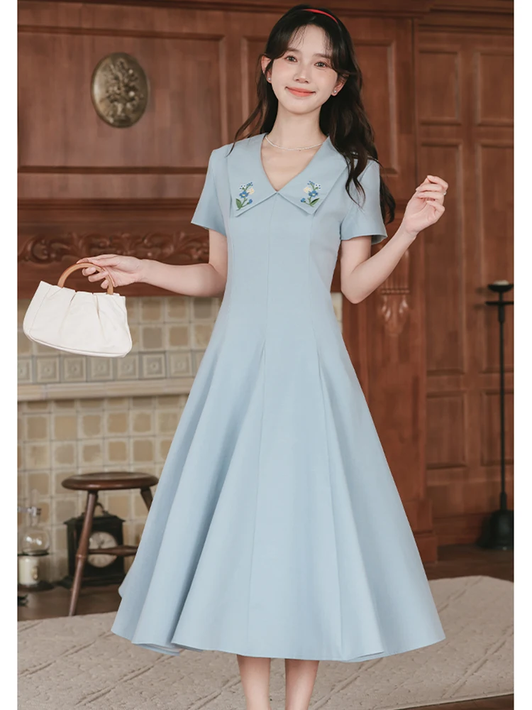 2025 Nieuwe Blauwe Chique Borduren Bloemen Pop Kraag Lange Jurk Vrouwen Elegant Office Lady Jurk Zomer Koreaanse Bodycon A-lijn Jurken