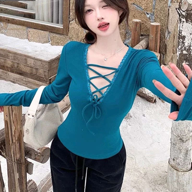 Otoño Invierno ropa de calle coreana Sexy camiseta de manga larga mujer moda Casual cuello pico vendaje Slim Tops mujer elegante camisetas dulces