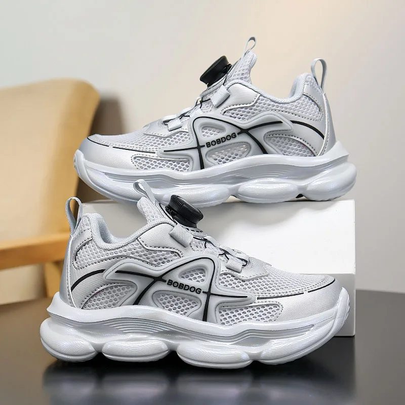 A pair of boys' sports shoes, with mesh upper, breathable insole, soft and durable upper, and anti-slip soleYY-9050